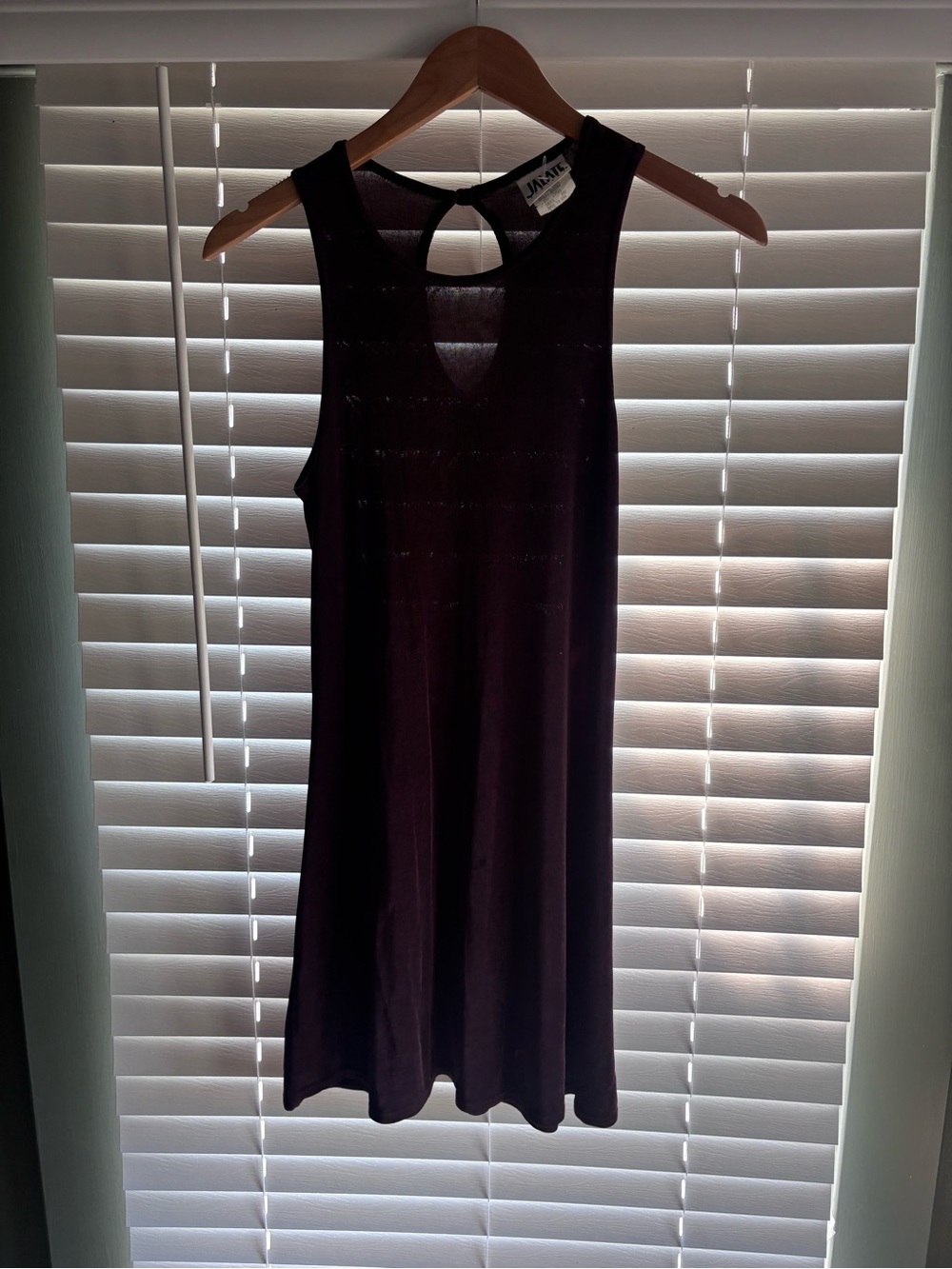 Vintage Sleeveless Keyhole Shift Dress - Deep Plum